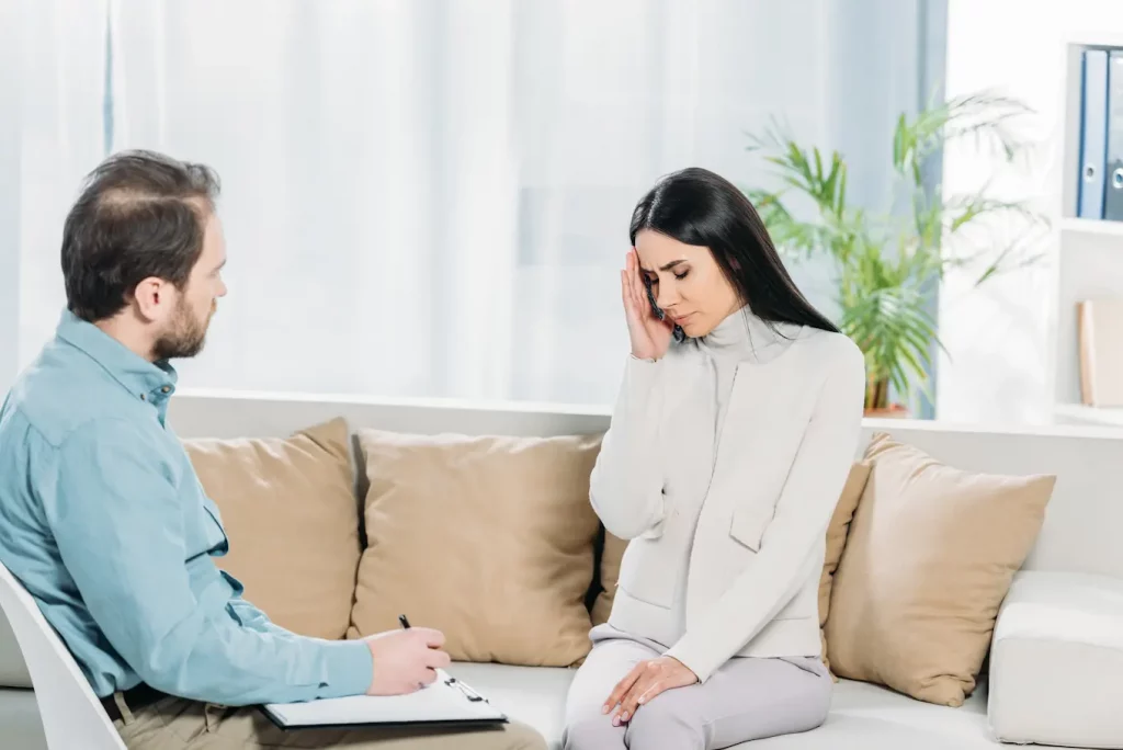 L'hypnose peut vous aider à soulager le stress de plusieurs façons.
A elles seules, les méthodes hypnotiques pour vaincre le stress permettent d'explorer les profondeurs de son subconscient afin de le reprogrammer plus efficacement. Grâce à des exercices de relaxation, l'hypnose vous aide à prendre du recul, à lâcher prise et finalement à vous épanouir.