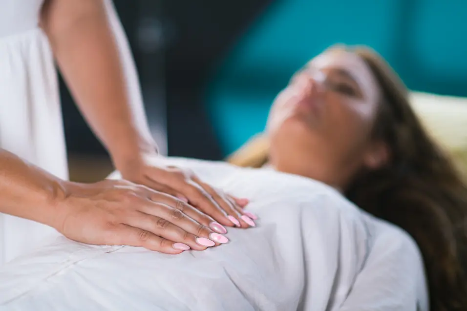 Comment se déroule une séance de soins énergétiques dans mon cabinet ? 